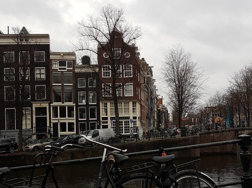 Amsterdam-grachten-panden