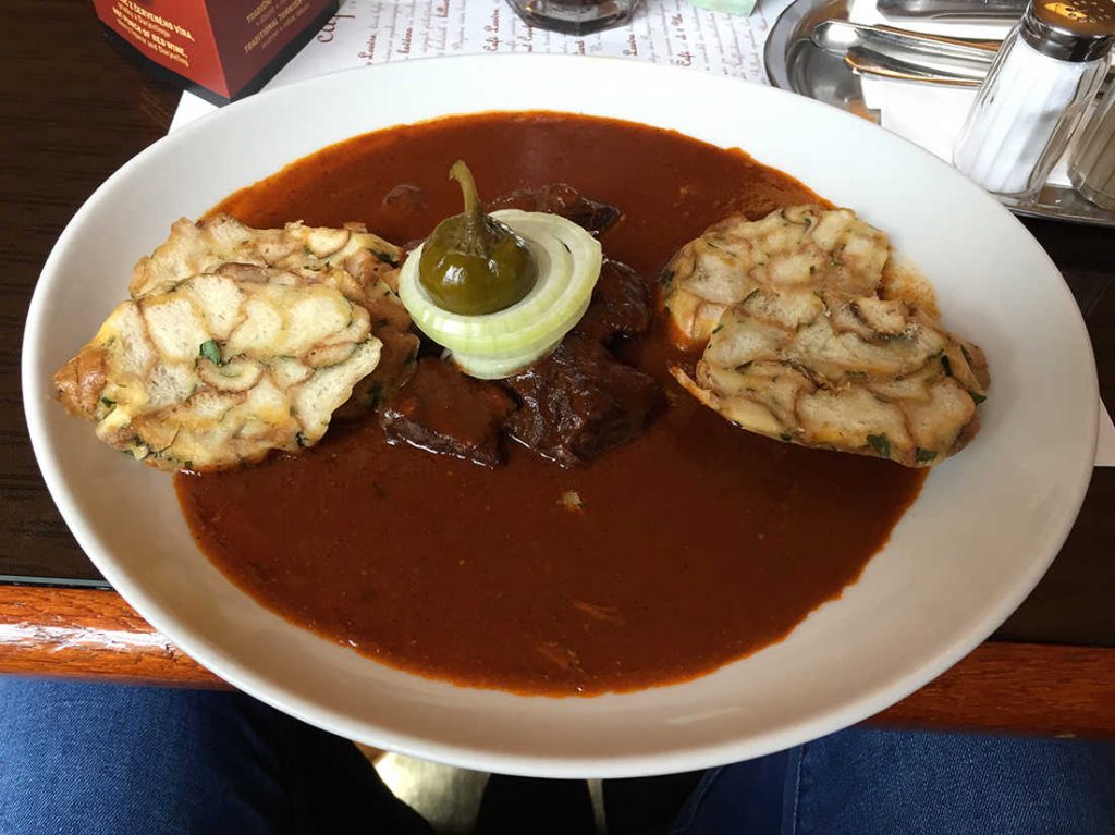 restaurants-in-praag-cafe-louvre